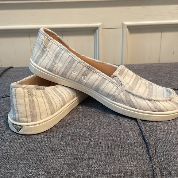 Roxy light weight slip on shoe - Picture 3 of 3